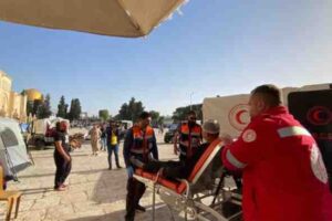 clashes-between-palestinians-and-israeli-police-at-al-aqsa-mosque-42-injured