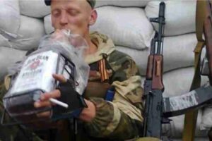 eating-poisonous-cakes-and-drinking-alcohol-in-ukraine-kills-several-russian-soldiers-leaves-hundreds-sick