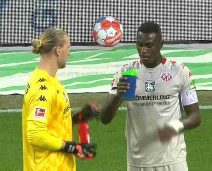 historic-event-in-german-football-league-bundesliga-referee-stops-match-for-muslim-players-ramdan-fast-iftar