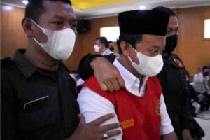 indonesian-teacher-sentenced-to-death-for-raping-13-female-students