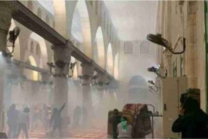 israeli-beasts-kill-palestinians-at-al-aqsa-mosque-152-wounded