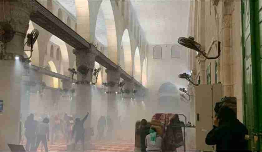 israeli-beasts-kill-palestinians-at-al-aqsa-mosque-152-wounded