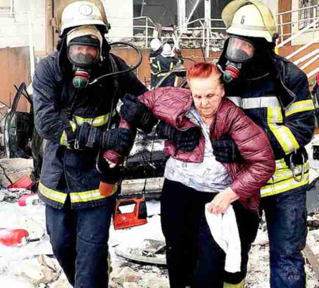 russias-missile-attack-on-homes-in-odessa-hopes-of-a-ceasefire-are-fading