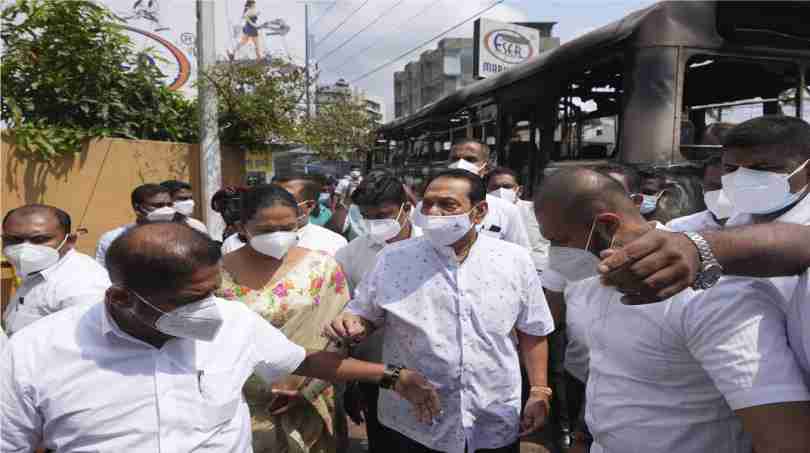 sri-lanka-Mahinda -Rajapaksa-all-cabinet-ministers-resign-amid-protests