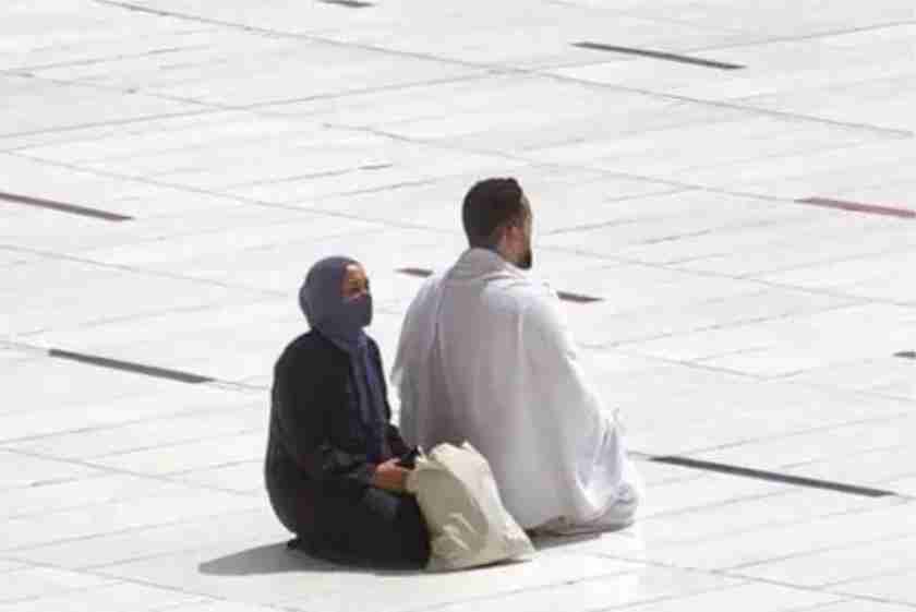 what-does-abeer-al-najjar-who-is-seen-in-the-viral-picture-of-mataf-of-masjid-haram-say