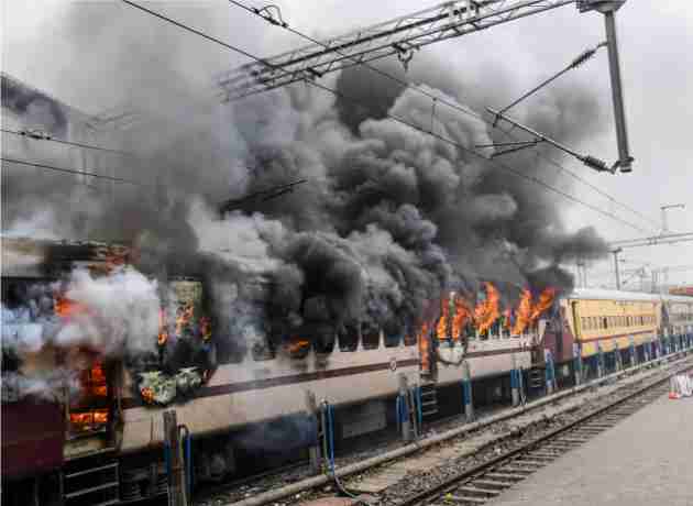 train fire Agneepath