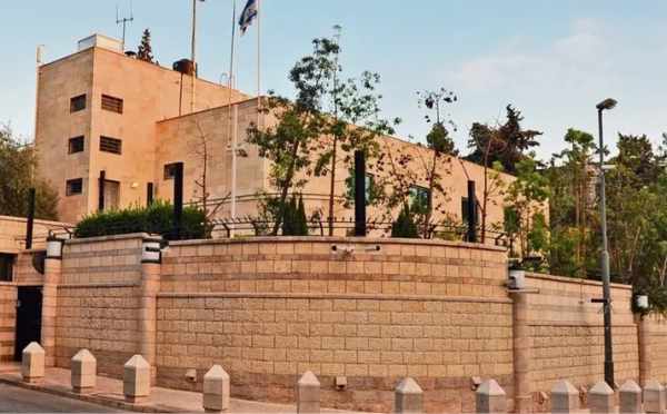 luxury apartment owned by a palestinian citizen is the temporary residence of the new israeli prime minister