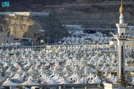 the pilgrims left for mina to spend the day of hajj