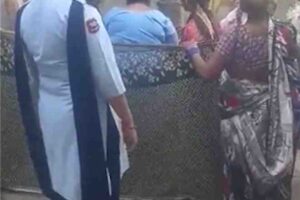 video-of-a-woman-delivering-her-baby-outside-Safdarjung-Hospital