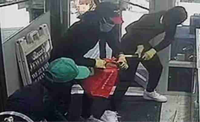 world record of stealing 2 million dollars worth of jewelry in 45 seconds