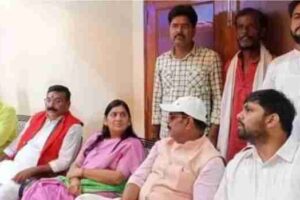 a photo of the jailed former mp anand mohan with his family at his house has gone viral