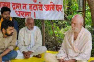 raja bhaiya father sitting on a dharna against the temporary gate of muharram