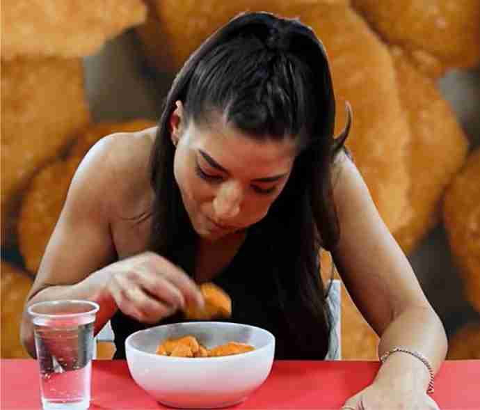 a british competitive leah shutkever eater broke a guinness world record