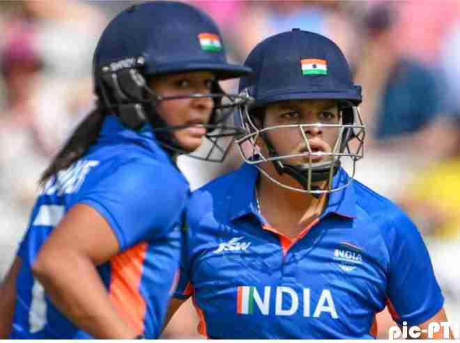 captain harmanpreet kaur came in support of shafali verma