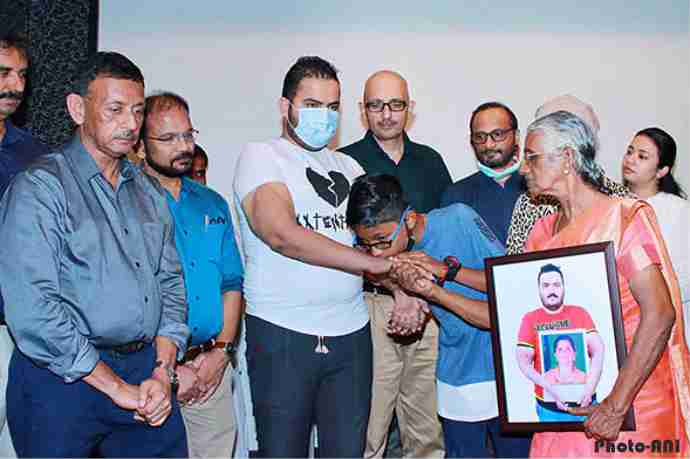 two patients underwent successful arm transplant in kochi first of kind surgery in india at amrita hospital in kochi kerala