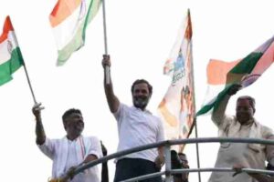 congress leader rahul gandhi hoisted the tricolor on the water tank