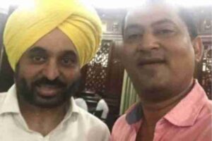 gujarat ex bjp spokesperson after share selfie with bhagwant mann expensive suspended