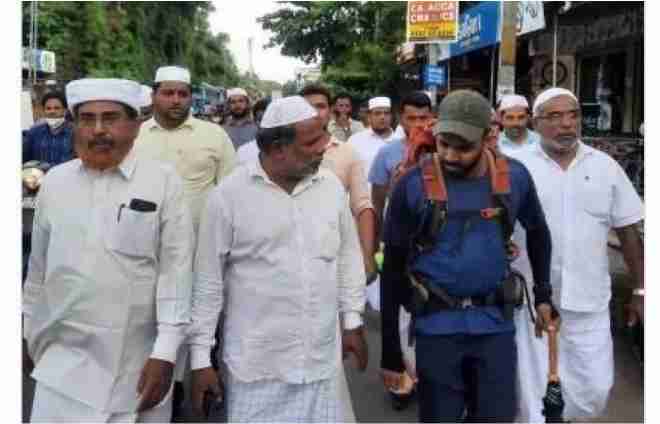 hajj kerala man walking to mecca