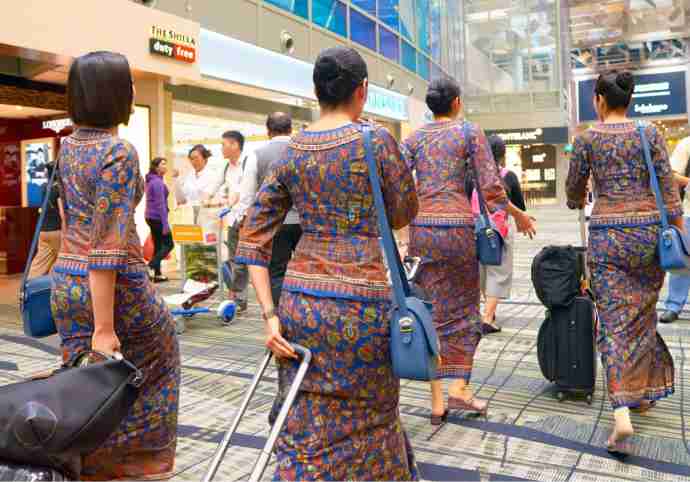 singapore airlines has amended its rules regarding pregnant women in its cabin crew