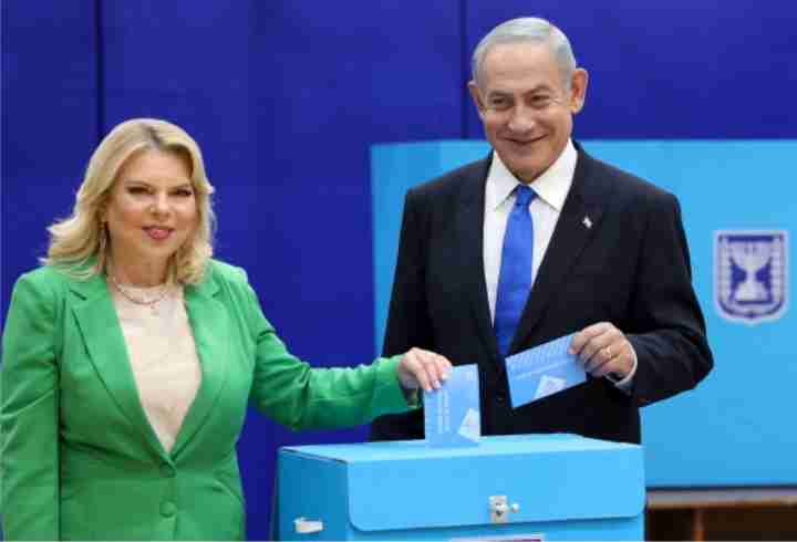 benjamin netanyahu cast ballot at a polling station in jerusalem