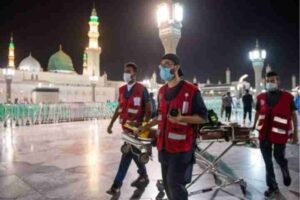 a woman gives birth to a child in the courtyard of the prophet mosque