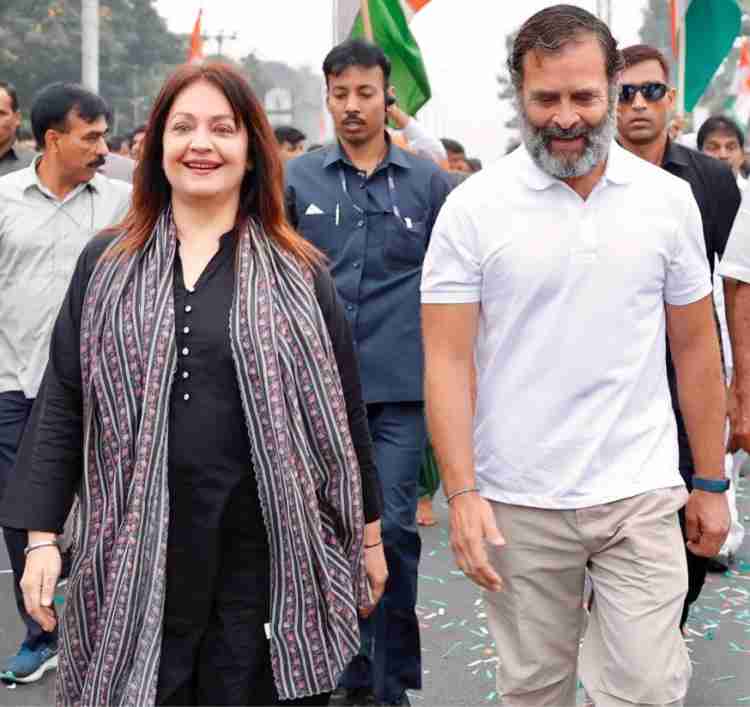 actress pooja bhatt joins bharat jodo yatra in hyderabad
