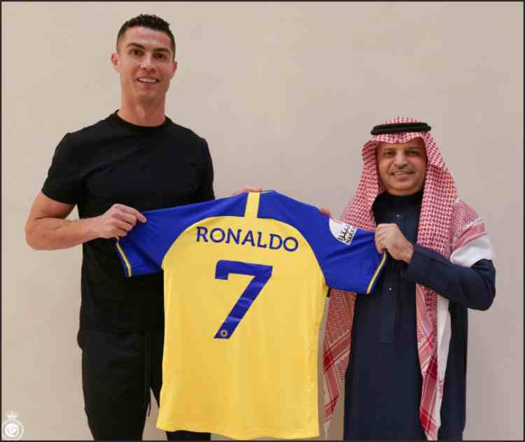 footballer ronaldo signs historic deal with saudi club