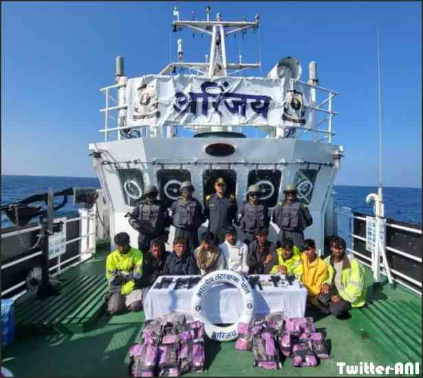 pakistani boat with 10 crew in indian waters carrying arms