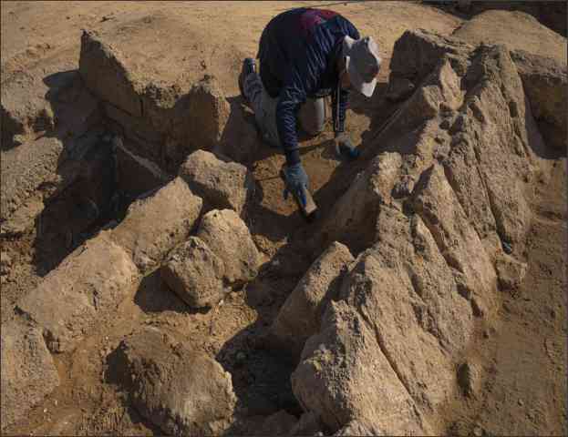 roman tombs discovered during construction in gaza