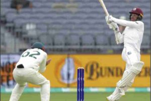 tagenarine chanderpaul mitchell starc has set a new record take the wicket of tagenarine and create a unique record of dismissal of father and son