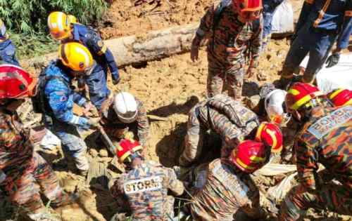 landslide at tourist spot in malaysia 16 dead 17 missing