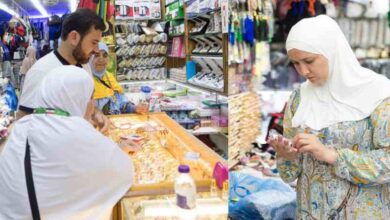 umrah pilgrims flock to makkah markets for souvenirs