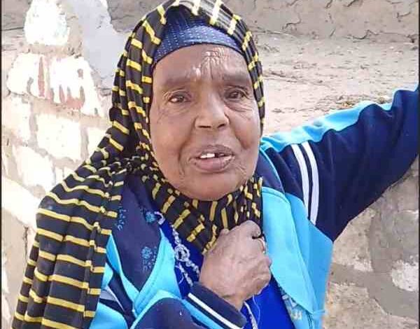 a mother has been living by her childrens graves for 33 years after they all died in a fire