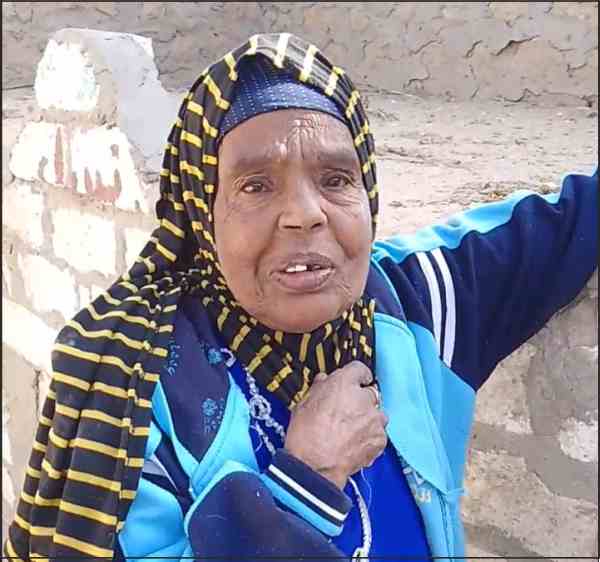 a mother has been living by her childrens graves for 33 years after they all died in a fire