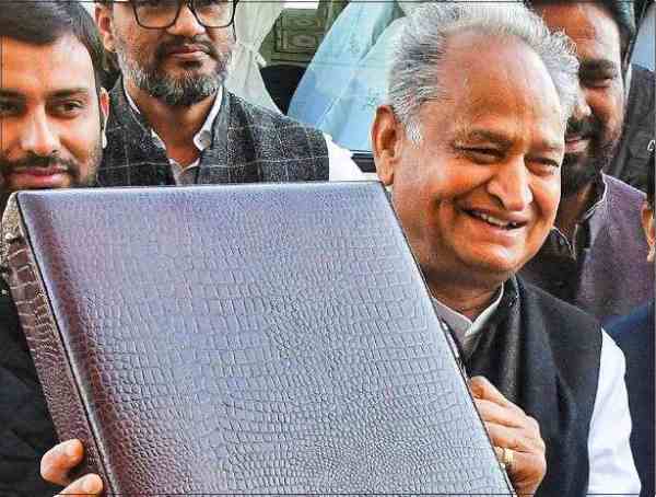rajasthan budget rs 500 gas cylinder free electricity and education gahlot sarkar ka budget announcements