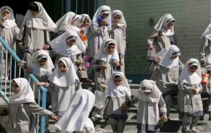 attacks with poison gas on female students in iran