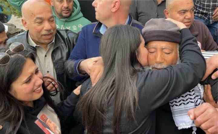the oldest palestinian prisoner has been released from an israeli prison after 17 years