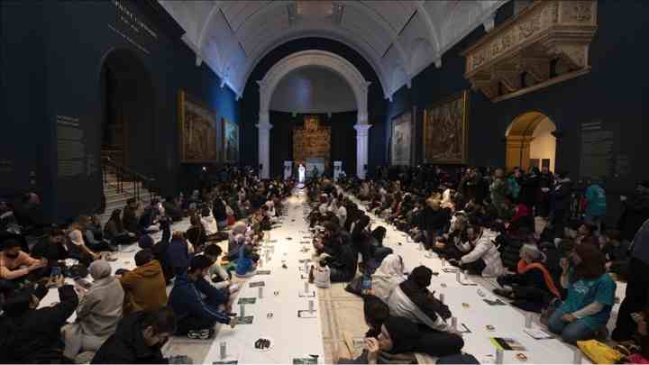 an open iftar was organized for hundreds of people at londons victoria museum