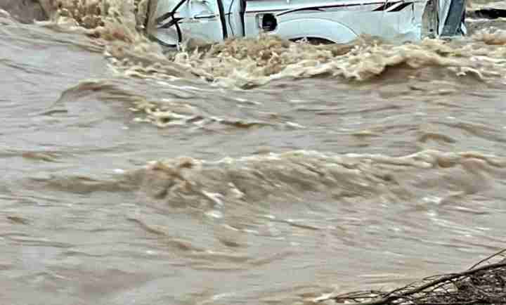 saudi arabia four children drowned in a flood in front of their father