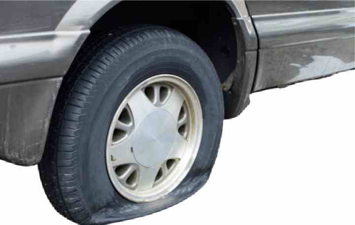 tyre burst is not a natural accident the mumbai court ordered the insurance company to pay the compensation