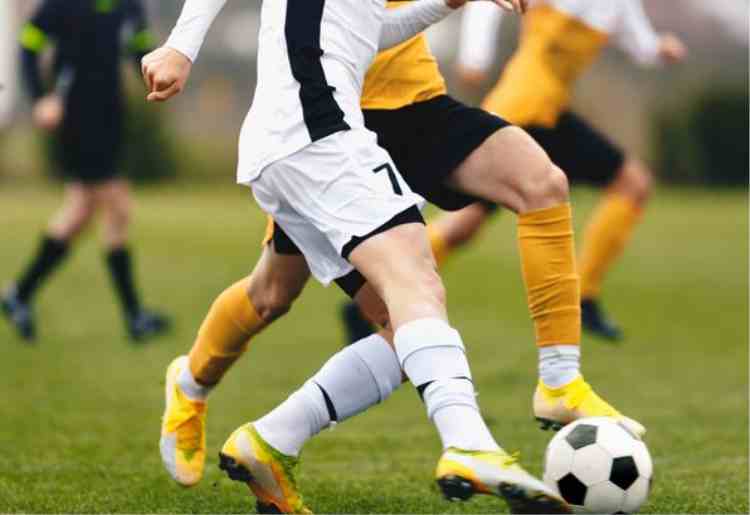 why is there a higher risk of dementia in football players