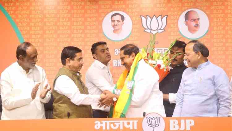 andhra pradesh former chief minister nallari kiran kumar reddy joins bjp