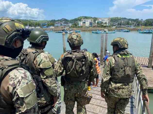 armed attack ecuador port 9 dead