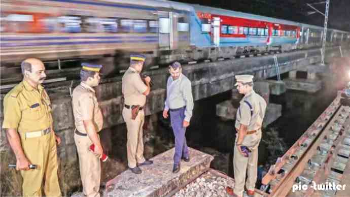 attack inside alappuzha kannur executive express train