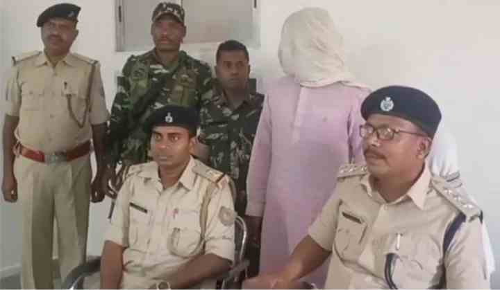 jharkhand accused who displayed pistol in front of children in madrasa arrested