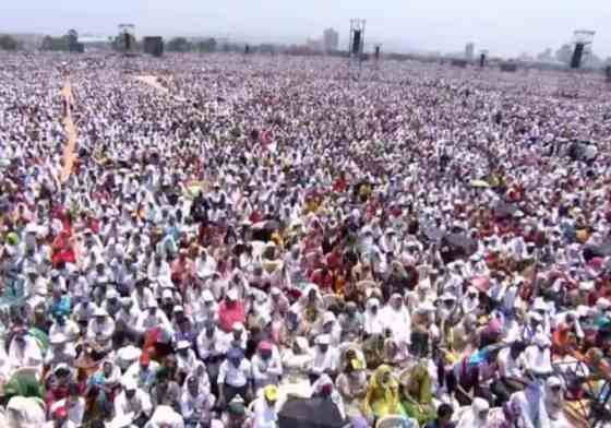 maharashtra bhushan award ceremony 11 people die of heat stroke at bhushan award ceremony