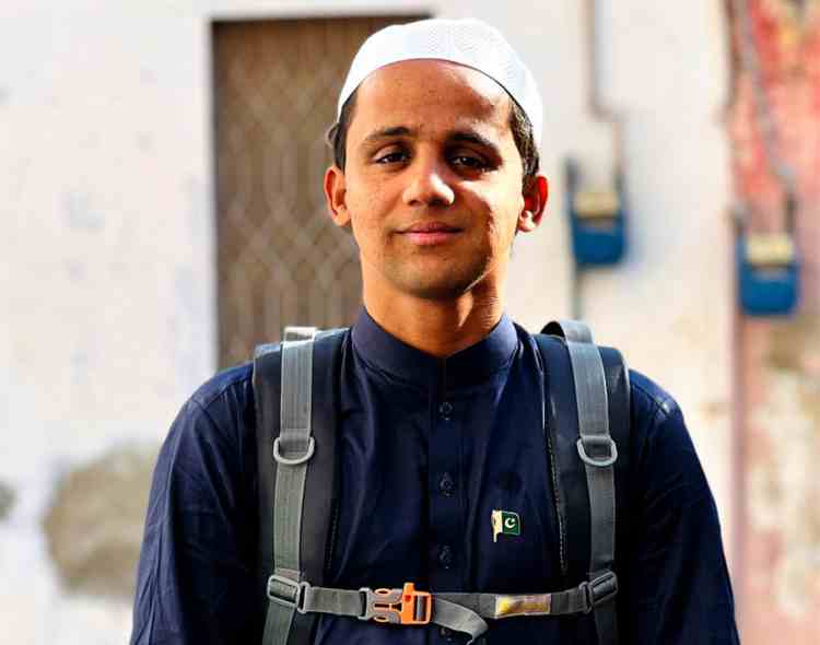 pakistani student usman arshad reached makkah by walking 5400 km
