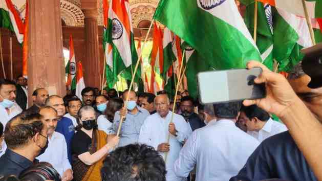 tricolor march of opposition parties to vijay chowk why government is afraid of jpc despite majority kharge