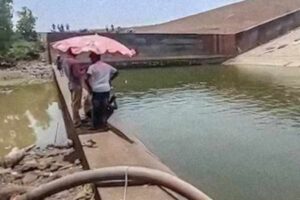 the dam was emptied of water to find the chhattisgarh officer smartphone