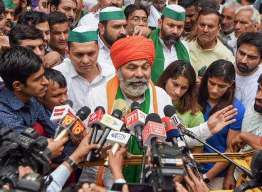 accepting the advice of the farmer leader tikait the medals and medals of the wrestlers avoid drowning in the river